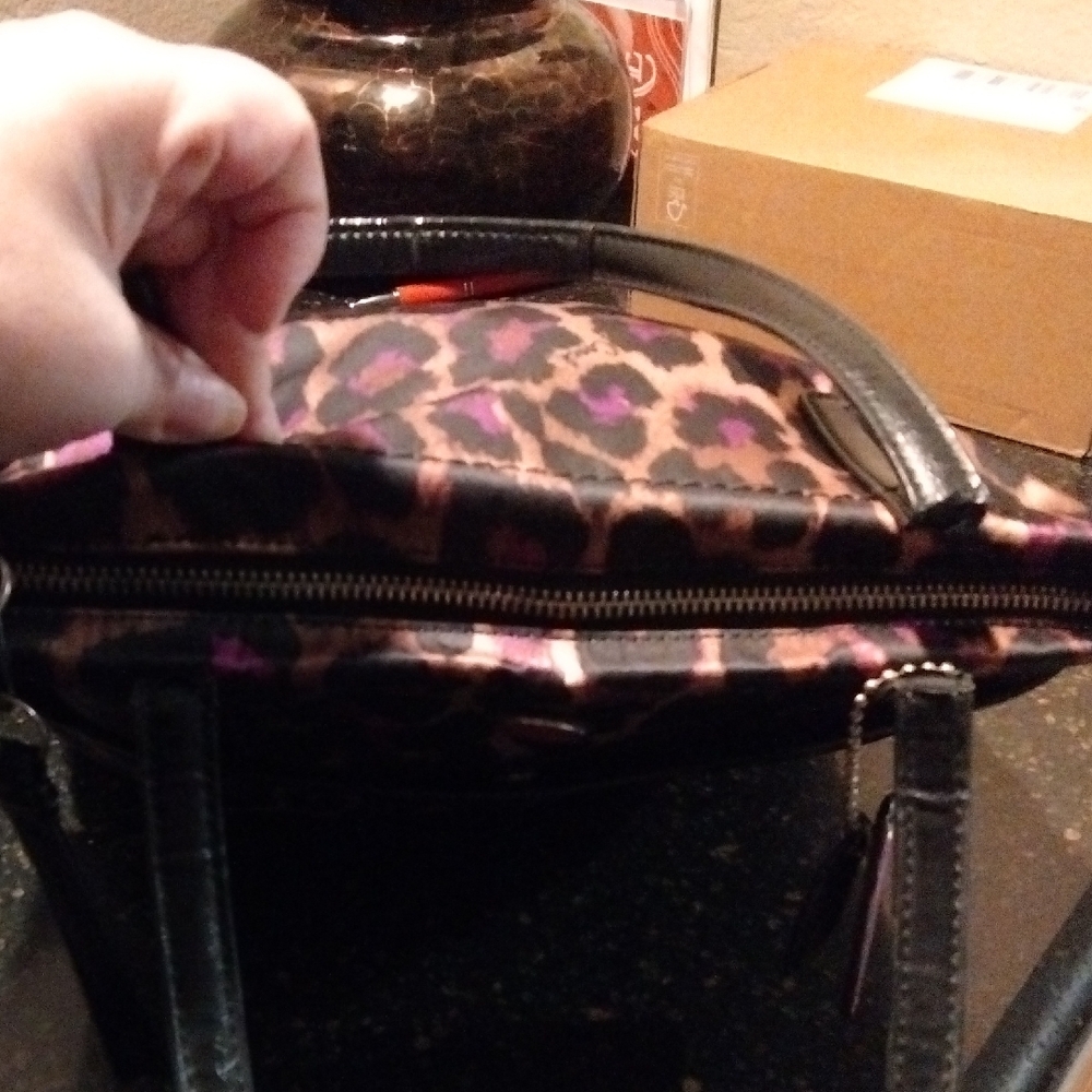 Coach Purple and Black Shoulder Bag with Structured Silhouette - Picture 5 of 16